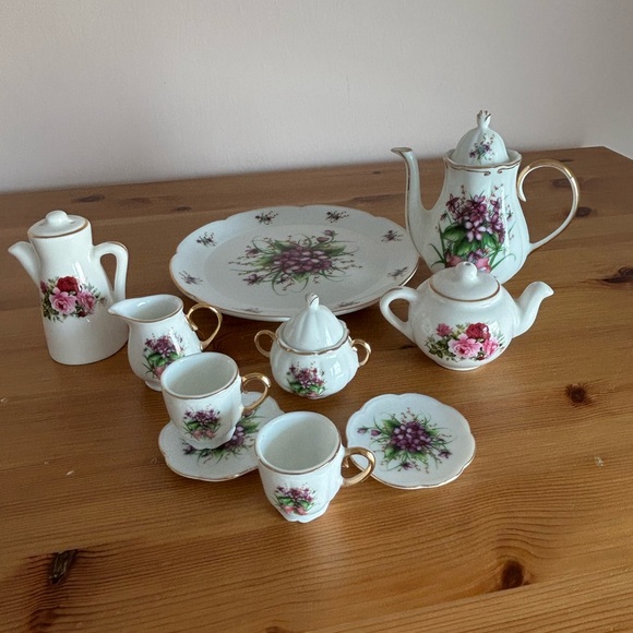 Miniature Tea Set - Picture 5 of 15